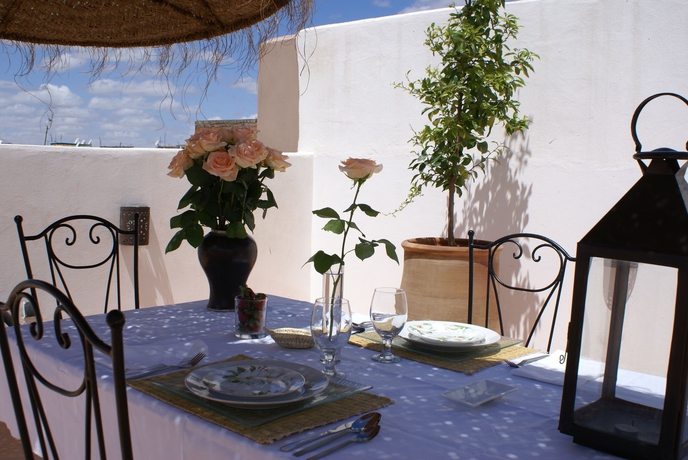 Imagen del bar/restaurante del Riad Les Orangers D'Alilia. Foto 2