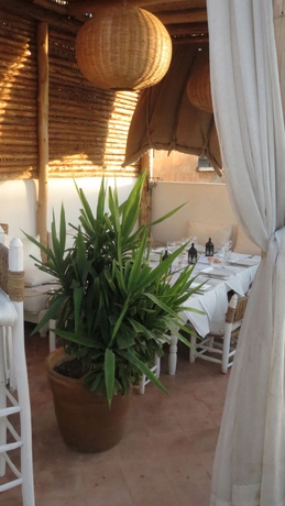 Imagen del bar/restaurante del Riad Les Orangers D'Alilia. Foto 3
