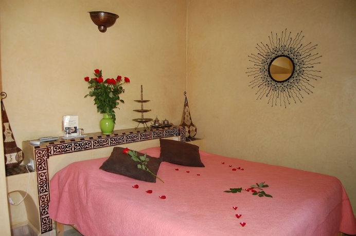 Imagen de la habitación del Riad Les Trois Palmiers El Bacha. Foto 9
