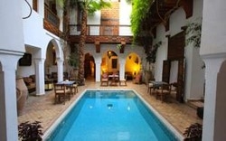 Imagen de la piscina del Riad Lyla. Foto 11
