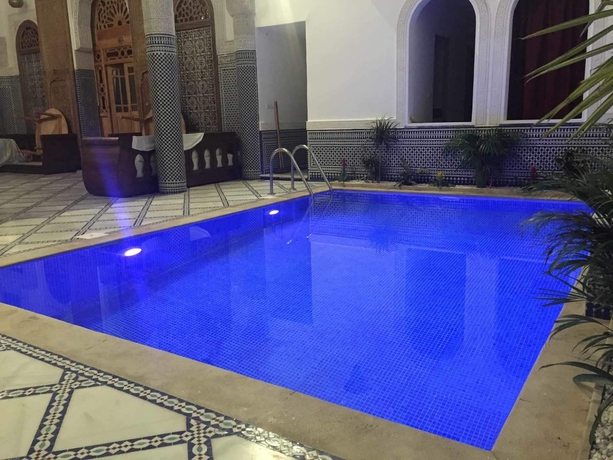 Imagen de la piscina del Riad Marjana Suites and Spa. Foto 15