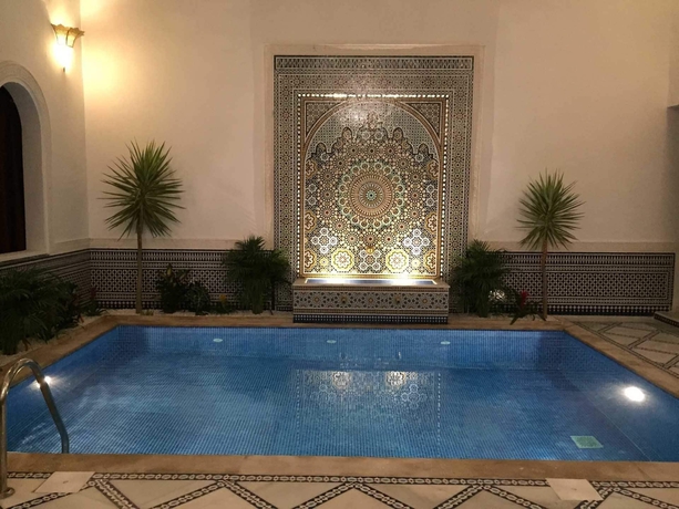 Imagen de la piscina del Riad Marjana Suites and Spa. Foto 18