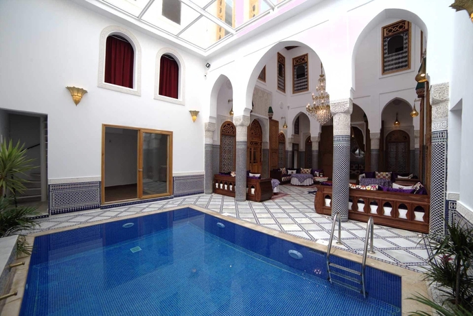 Imagen de la piscina del Riad Marjana Suites and Spa. Foto 19
