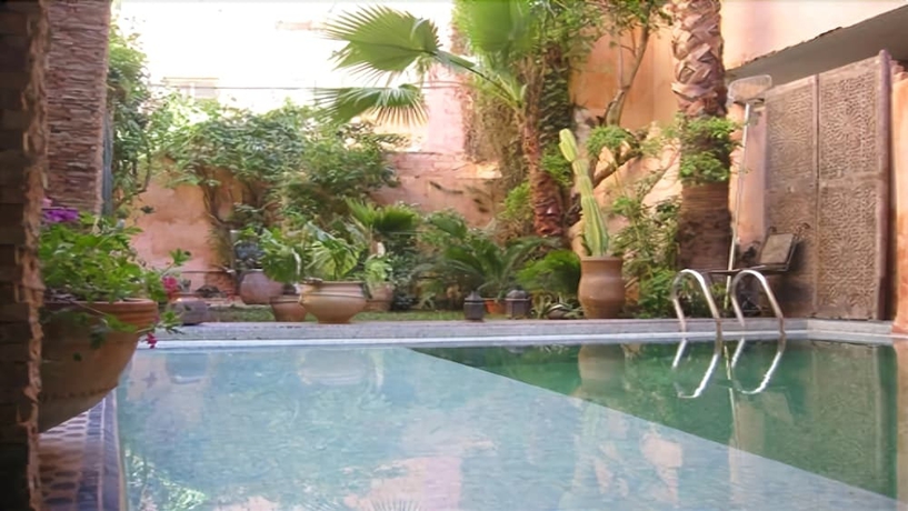Imagen de la piscina del Riad Meknès. Foto 19