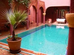 Imagen de la piscina del Riad Noga. Foto 11