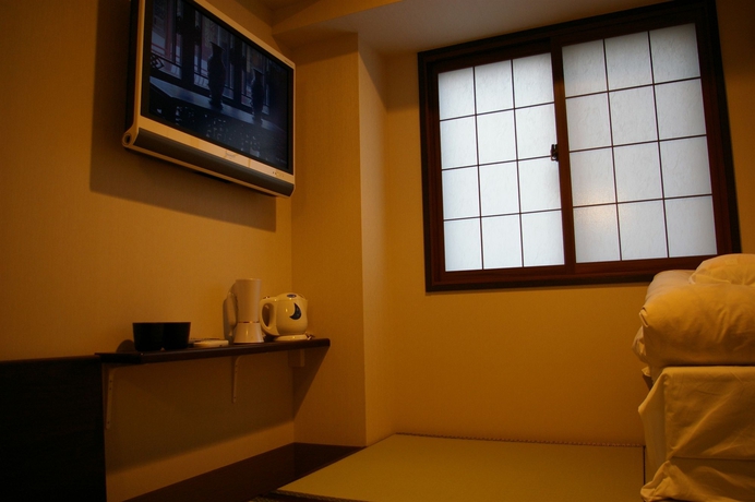 Imagen de la habitación del Ryokan Capsule Kyoto. Foto 3