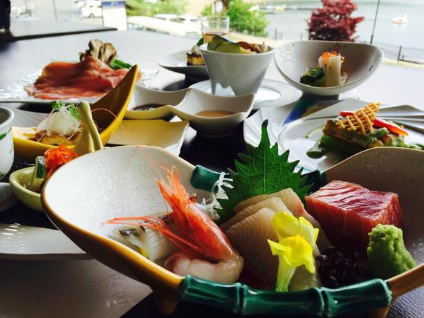 Imagen del bar/restaurante del Ryokan Fuji Ginkei. Foto 10