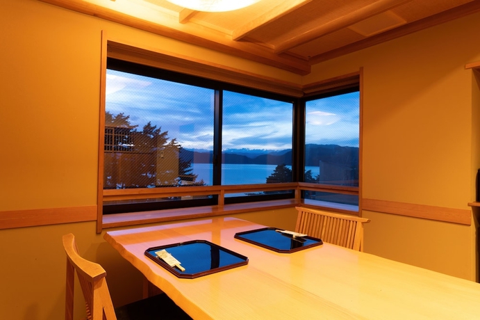 Imagen de la habitación del Ryokan Kashintei Shirahama. Foto 7