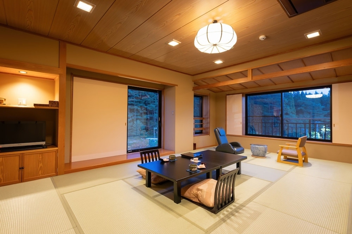 Imagen de la habitación del Ryokan Kashintei Shirahama. Foto 8