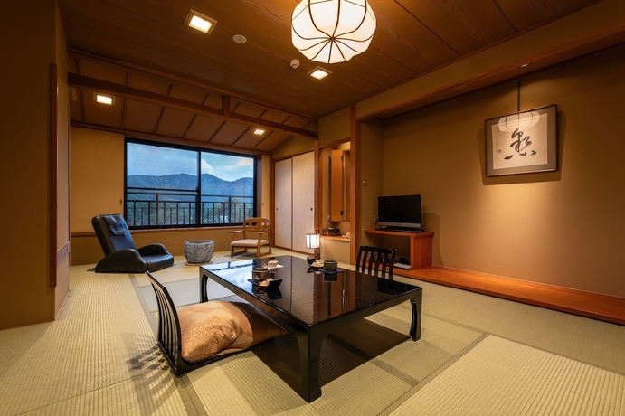 Imagen de la habitación del Ryokan Kashintei Shirahama. Foto 10