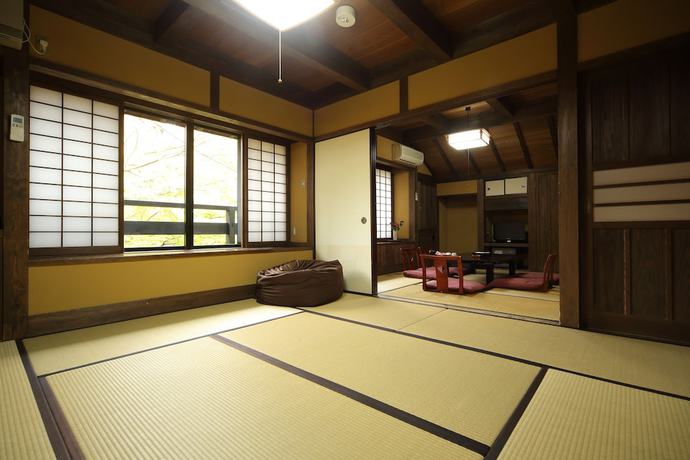 Imagen de la habitación del Ryokan Kurokawa Onsen Wakaba. Foto 5