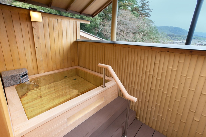 Imagen de los exteriores del Ryokan Kyoto Arashiyama Onsen Hanaikada. Foto 9