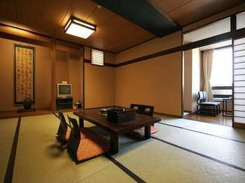 Imagen de los interiores del Ryokan Obama Onsen Tsutaya. Foto 11