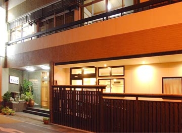 Imagen de los exteriores del Ryokan SUEYOSHI. Foto 6