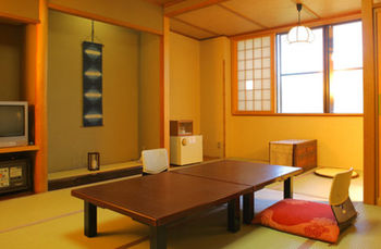 Imagen de la habitación del Ryokan Yamashiro Onsen Tatami. Foto 6