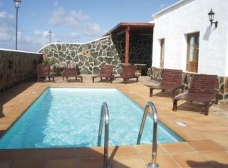 Imagen de la piscina del Villa Alena. Foto 2