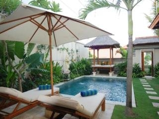 Imagen de la piscina del Villa Asri Jewel s and Spa. Foto 9