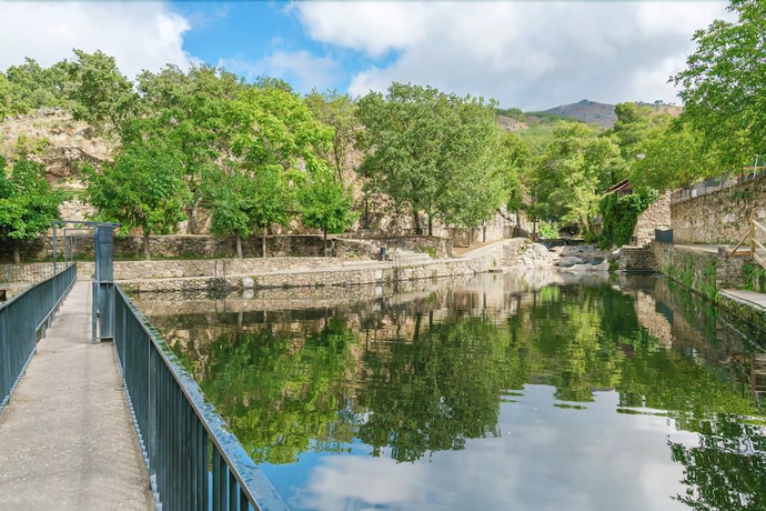 Imagen de la piscina del Villa Casas Rurales Acebuche. Foto 18