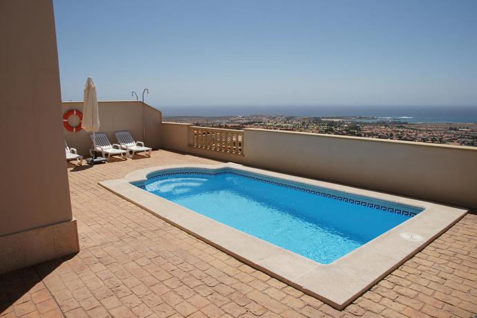 Imagen de la piscina del Villa Castillo, Costa Caleta. Foto 8