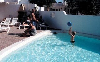 Imagen de la piscina del Villa Cinco Casitas. Foto 4