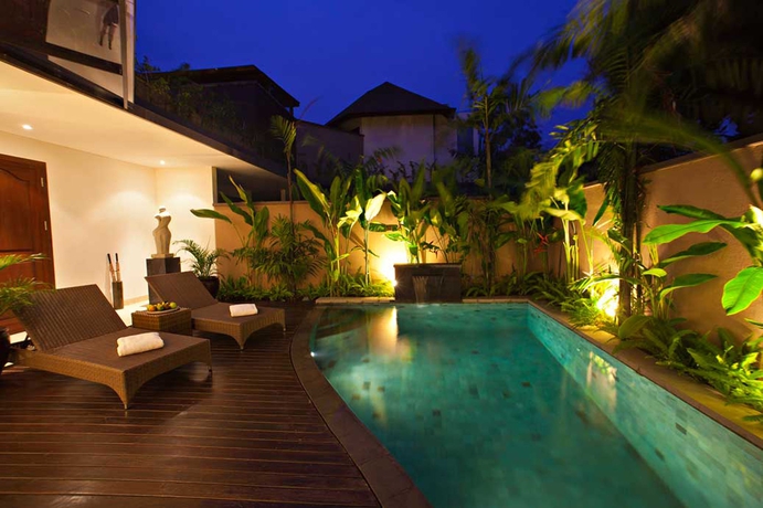 Imagen de la piscina del Villa Kanishka Villas. Foto 14