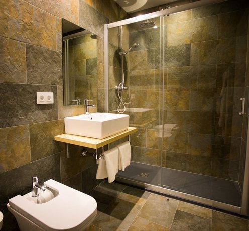 Imagen de la habitación del Villa Lucerna Sports and Hotel Resort. Foto 10