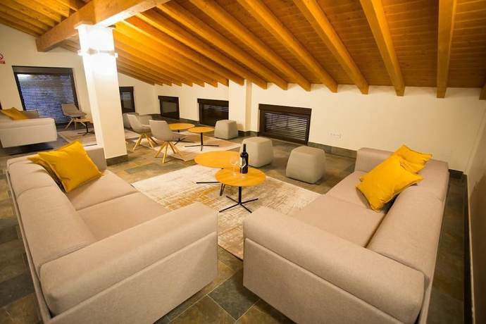 Imagen de los interiores del Villa Lucerna Sports and Hotel Resort. Foto 20