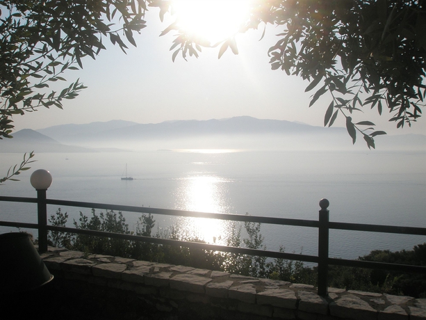 Imagen de los exteriores del Villa Magemenou. Foto 12