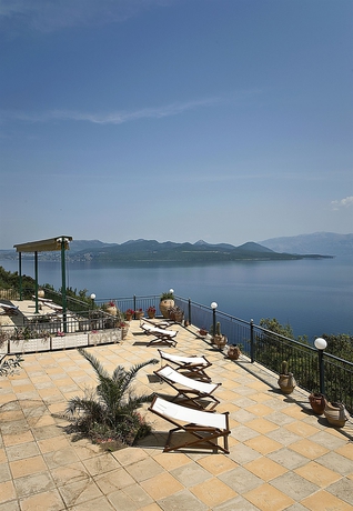 Imagen de los exteriores del Villa Magemenou. Foto 14