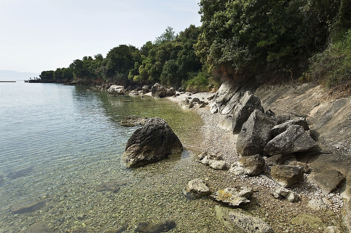 Imagen de los exteriores del Villa Magemenou. Foto 15