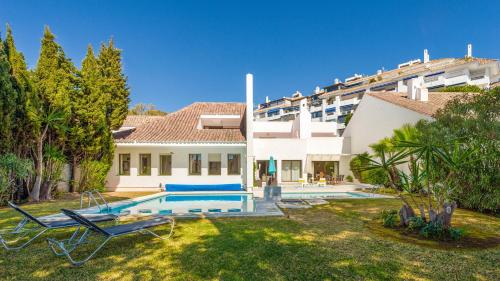 Imagen de los exteriores del Villa Marina, Marbella. Foto 7