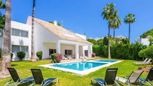 Imagen de los exteriores del Villa Marina, Marbella. Foto 8