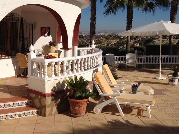 Imagen de los exteriores del Villa Modern Villa in Rojales with Swimming Pool. Foto 6