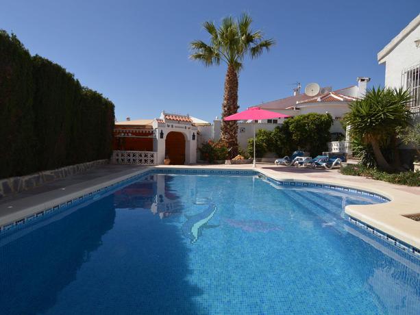 Imagen de la piscina del Villa Rojales Villa with Jacuzzi. Foto 9