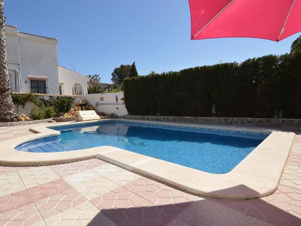 Imagen de la piscina del Villa Rojales Villa with Jacuzzi. Foto 10