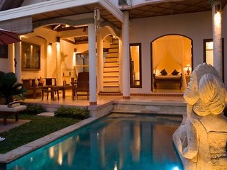 Imagen de la piscina del Villa The Kozy Villas. Foto 6