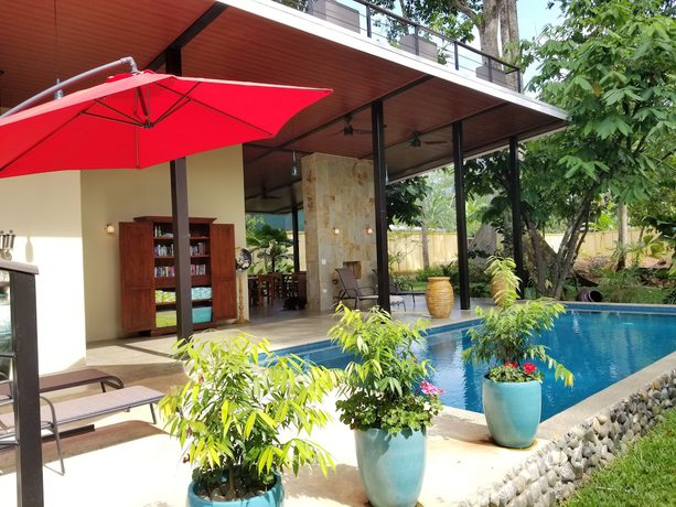 Imagen de la piscina del Villa Villas Piña - Adults Only. Foto 18