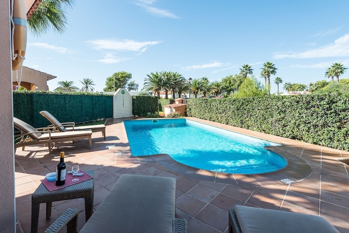 Imagen de la piscina del Villa s Maribel Menorca. Foto 14