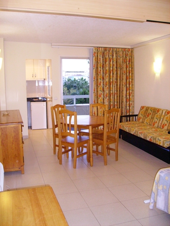 Imagen de los interiores del Viviendas Turísticas Vacacionales Alboran, Salou. Foto 9