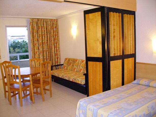 Imagen de los interiores del Viviendas Turísticas Vacacionales Alboran, Salou. Foto 10