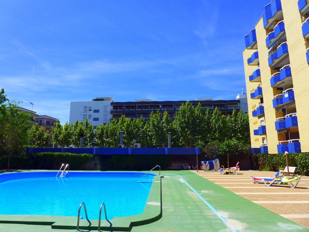 Imagen de la piscina del Viviendas Turísticas Vacacionales Alboran, Salou. Foto 15