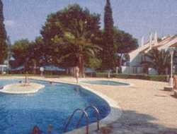 Imagen de la piscina del Viviendas Turísticas Vacacionales Aldea Blanca. Foto 2