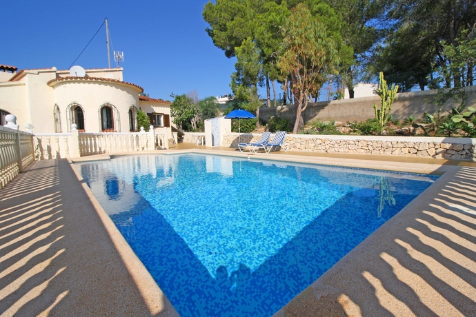 Imagen de la piscina del Viviendas Turísticas Vacacionales Andromeda. Foto 19
