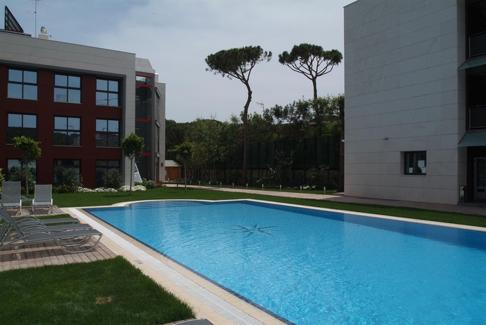 Imagen de la piscina del Viviendas Turísticas Vacacionales Apartamentos Turísticos Royal Marina Gardens. Foto 14