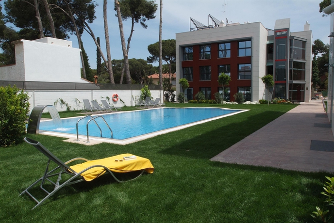 Imagen de la piscina del Viviendas Turísticas Vacacionales Apartamentos Turísticos Royal Marina Gardens. Foto 16