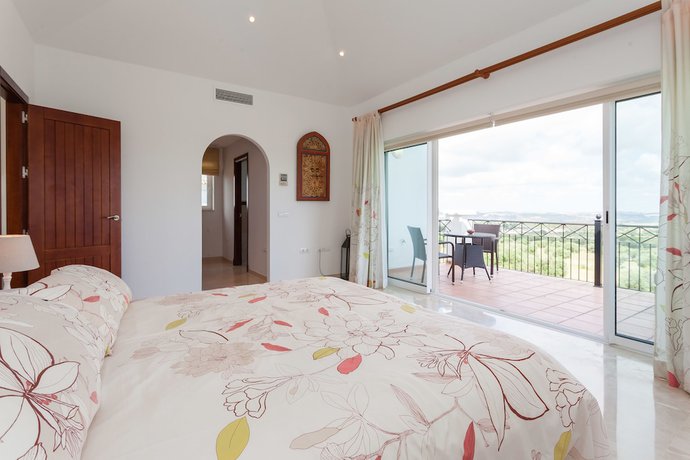 Imagen de la habitación del Viviendas Turísticas Vacacionales Arcos Gardens Sol Rent Golf. Foto 2