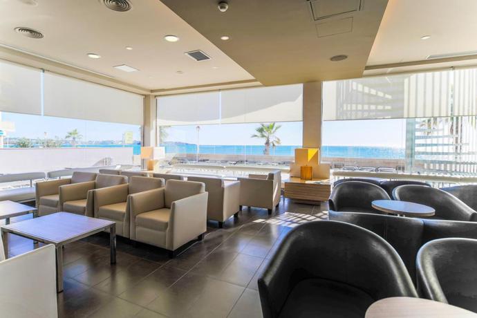 Imagen del bar/restaurante del Viviendas Turísticas Vacacionales Augustus, Villafortuny. Foto 2