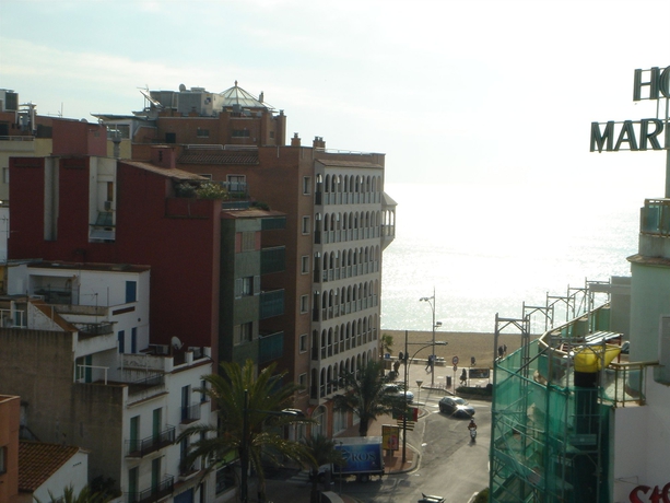 Imagen de los exteriores del Viviendas Turísticas Vacacionales Blanco y Negro, Lloret de Mar. Foto 12