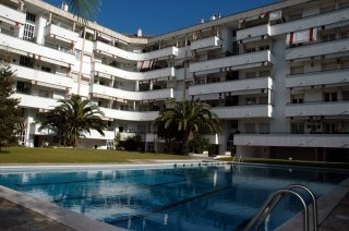Imagen de la piscina del Viviendas Turísticas Vacacionales CLARIMAR. Foto 4