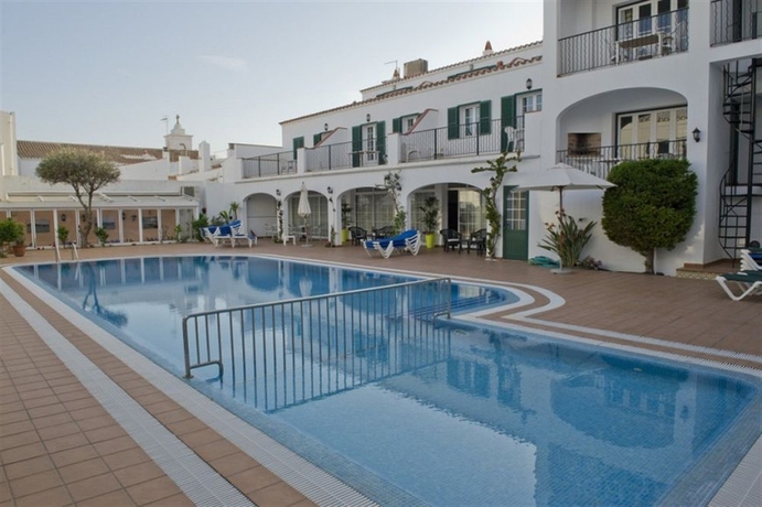 Imagen de la piscina del Viviendas Turísticas Vacacionales Can Digus. Foto 9